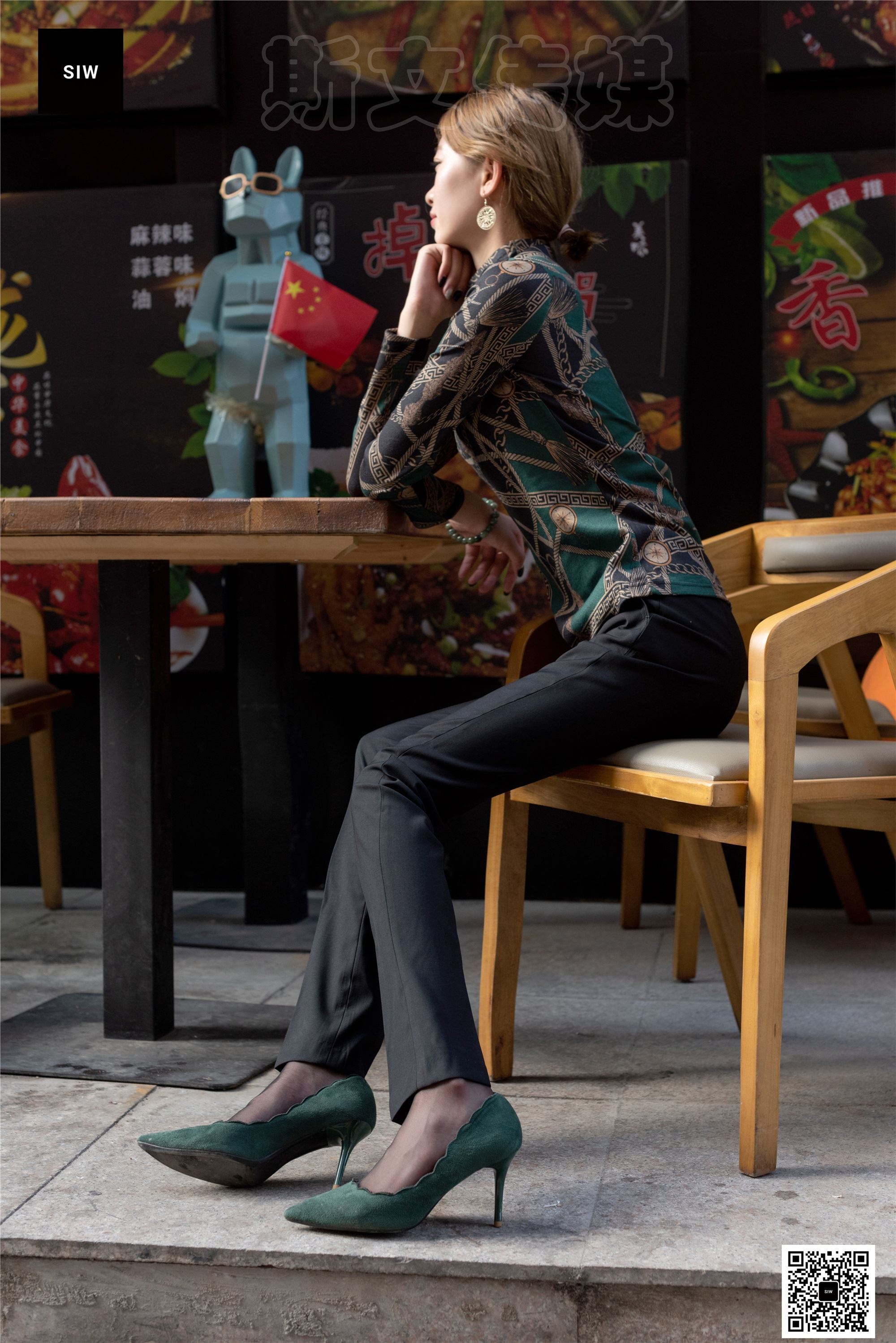 SIW斯文传媒 063 欧版翠绿印花高领长袖打底衫 - 新芳